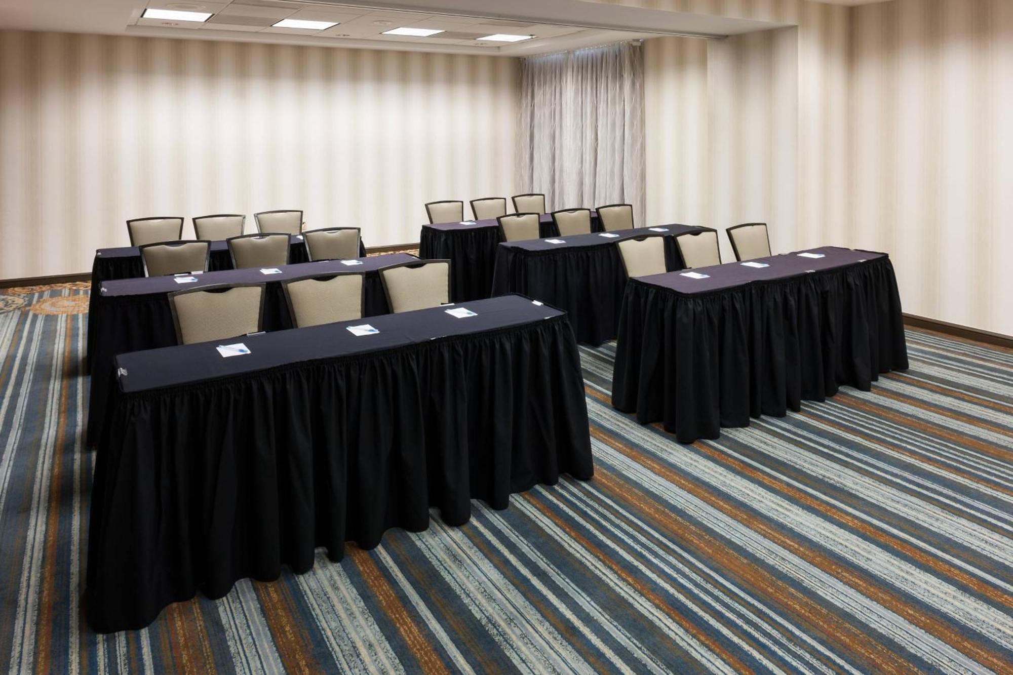 Springhill Suites By Marriott Dallas Downtown / West End Экстерьер фото
