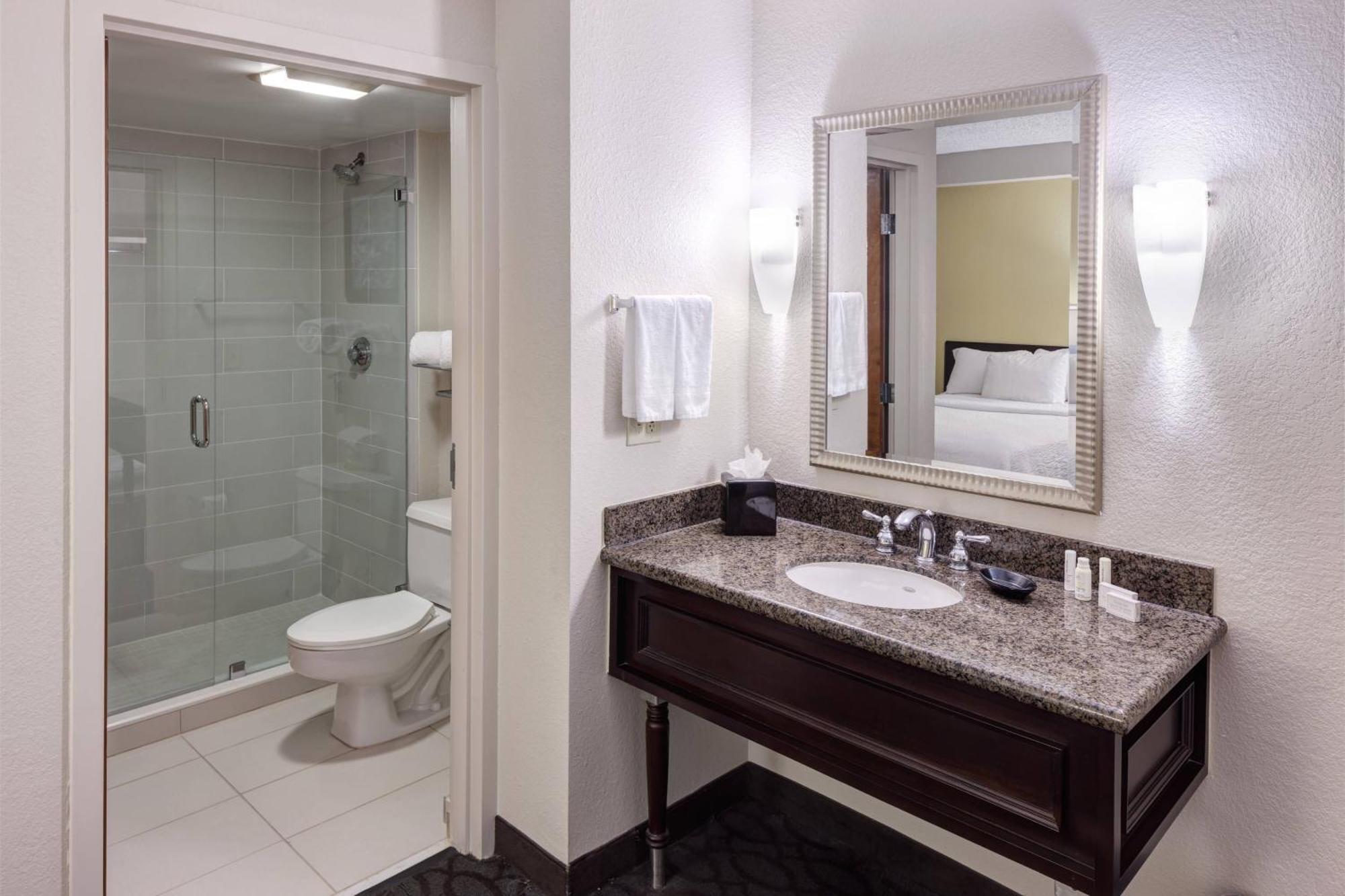 Springhill Suites By Marriott Dallas Downtown / West End Экстерьер фото